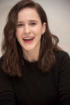 rachel-brosnahan-at-the-marvelous-mrs.-maisel-press-confere[...].jpg