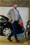 ben-affleck-suits-up-for-a-meeting-in-los-angeles-01.jpg