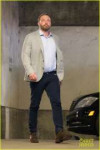 ben-affleck-suits-up-for-a-meeting-in-los-angeles-05.jpg