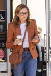 jenna-fischer-running-errands-in-los-angeles-9.jpg