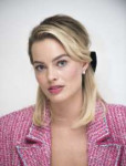 margot-robbie-at-mary-queen-of-scots-press-conference-in-lo[...].jpg