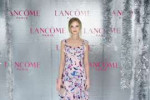 sara-paxton-lancome-x-vogue-holiday-event-in-west-hollywood[...].jpg