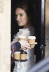 lily-james-on-the-set-of-four-weddings-and-a-funeral-in-lon[...].jpg