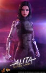 alita-sixth-scale-figureview-2-hot-toys.jpg