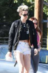 kristen-stewart-and-sara-dinkin-out-for-lunch-in-la-12-27-2[...].jpg