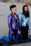 natalie-portman-and-raffey-cassidy-on-the-set-of-vox-lux-at[...].jpg