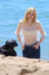 Elle-Fanning-photoshoot-Martinez-Beach-Cannes-May-20-2017-0[...].jpg