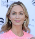 emily-blunt-at-variety-2019-creative-impact-awards-in-palm-[...].jpg