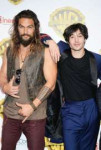 ezra-miller-jason-momoa.jpg