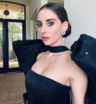 alison-brie-getting-ready-for-sag-awards-in-los-angeles-01-[...].jpg