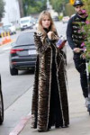 suki-waterhouse-out-in-la-7.jpg