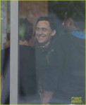 tom-hiddleston-gets-into-loki-costume-for-avengers-4-10.jpg