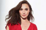 gal-gadot-for-revlon-candid-2019-collection-0.jpg