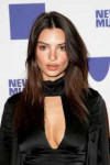 emily-ratajkowski-at-new-museum-2019-spring-gala-at-ciprian[...].jpg