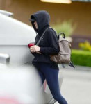 Chloe-Moretz-in-Leggings--03.jpg