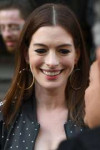 103828028anne-hathaway-in-london-20190418-7.jpg