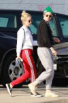 kristen-stewart-and-sara-dinkin-out-in-la-04-20-2019-9.jpg