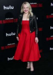 elisabeth-moss-at-the-handmaid-s-tale-tv-show-premiere-los-[...].jpg