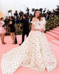 margaret-qualley-at-the-2019-met-gala-celebrating-camp-note[...].jpg