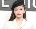 mackenzie-foy-at-dior-beauty-pop-up-at-delilah-in-los-angel[...].jpg