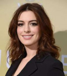 anne-hathaway-the-hustle-premiere-in-la-7.jpg