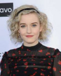 02-julia-garner.jpg