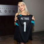 Kim Petras DoDxRDhXkAEFwh.jpg