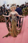 julia-garner-at-2019-met-gala-in-new-york-05-06-2019-3.jpg