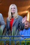 elle-fanning-on-the-balcony-of-the-martinez-hotel-cannes-05[...].jpg