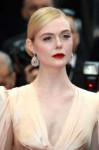 elle-fanning-2019-cannes-film-festival-opening-ceremony-14.jpg