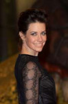 beauty-2013-12-evangeline-lilly-downward-twist-hairstyle-up[...].jpg