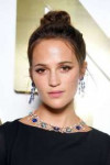 alicia-vikander-bvlgari-hight-jewelry-exhibition-in-capri-0[...].jpg