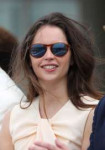 felicity-jones-at-royal-windsor-cup-final-in-egham-06-23-20[...].jpg