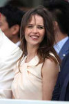 felicity-jones-at-royal-windsor-cup-final-in-egham-06-23-20[...].jpg