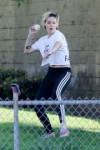 kristen-stewart-enjoys-a-game-of-softball-with-her-friends-[...].jpg