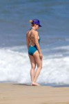 scarlett-johansson-in-swimsuit-at-a-beach-in-new-york-08-11[...].jpg