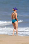 scarlett-johansson-in-swimsuit-at-a-beach-in-new-york-08-11[...].jpg