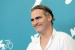 Joaquin+Phoenix+Joker+Photocall+76th+Venice+2NAdJ9ZIi4Ix.jpg