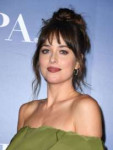 dakota-johnson-at-hollywood-reporter-celebration-in-toronto[...].jpg