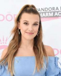 millie-bobby-brown-at-pandora-me-charm-academy-in-new-york-[...].jpg