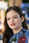 mackenzie-foy-on-the-set-of-extra-in-hollywood-10-17-2018-9.jpg