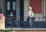 Gillian-Anderson-at-a-Hotel-in-Portofino--08.jpg