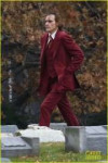 joaquin-phoenix-films-cemetery-scene-for-joker-movie-08.jpg