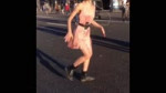 няшная тянучка танцует на улице кремовое платье связно на ф[...].mp4