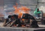 PashupatinathTempleCremation.jpg