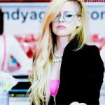 Avril-Hello-Kitty-avril-lavigne-37141571-245-245.gif