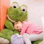 cute-girl-sleeping-with-soft-toy23-2147878273.jpg