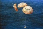 Apollo15descendstosplashdown.jpg