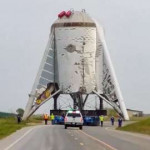 spacex-starship-test-hopper-lower-section-road-crawler-boca[...].jpg