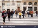 pedestrians-crossing-a-street-in-spain-spanish-people-in-gr[...].jpg